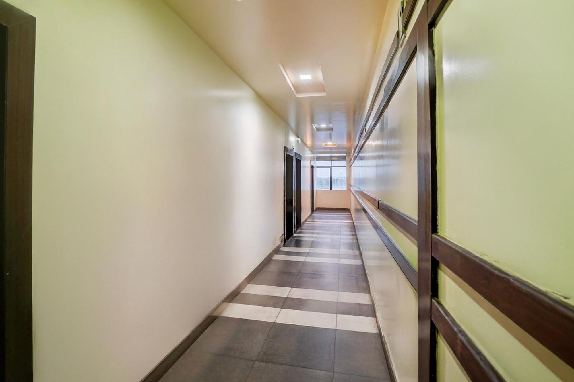 Super Townhouse Lalghati Near Airport Bhopal Ngoại thất bức ảnh