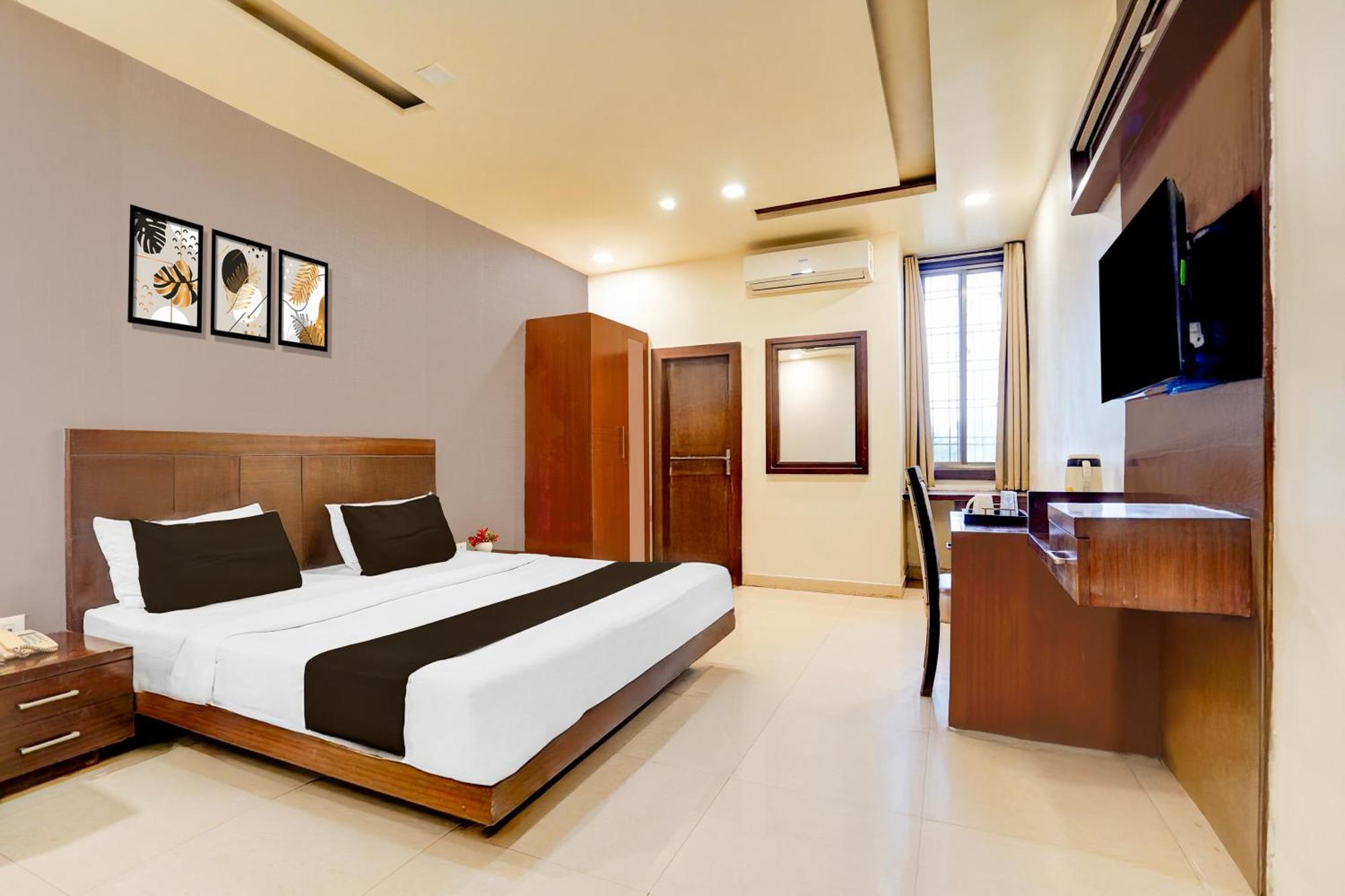 Super Townhouse Lalghati Near Airport Bhopal Ngoại thất bức ảnh