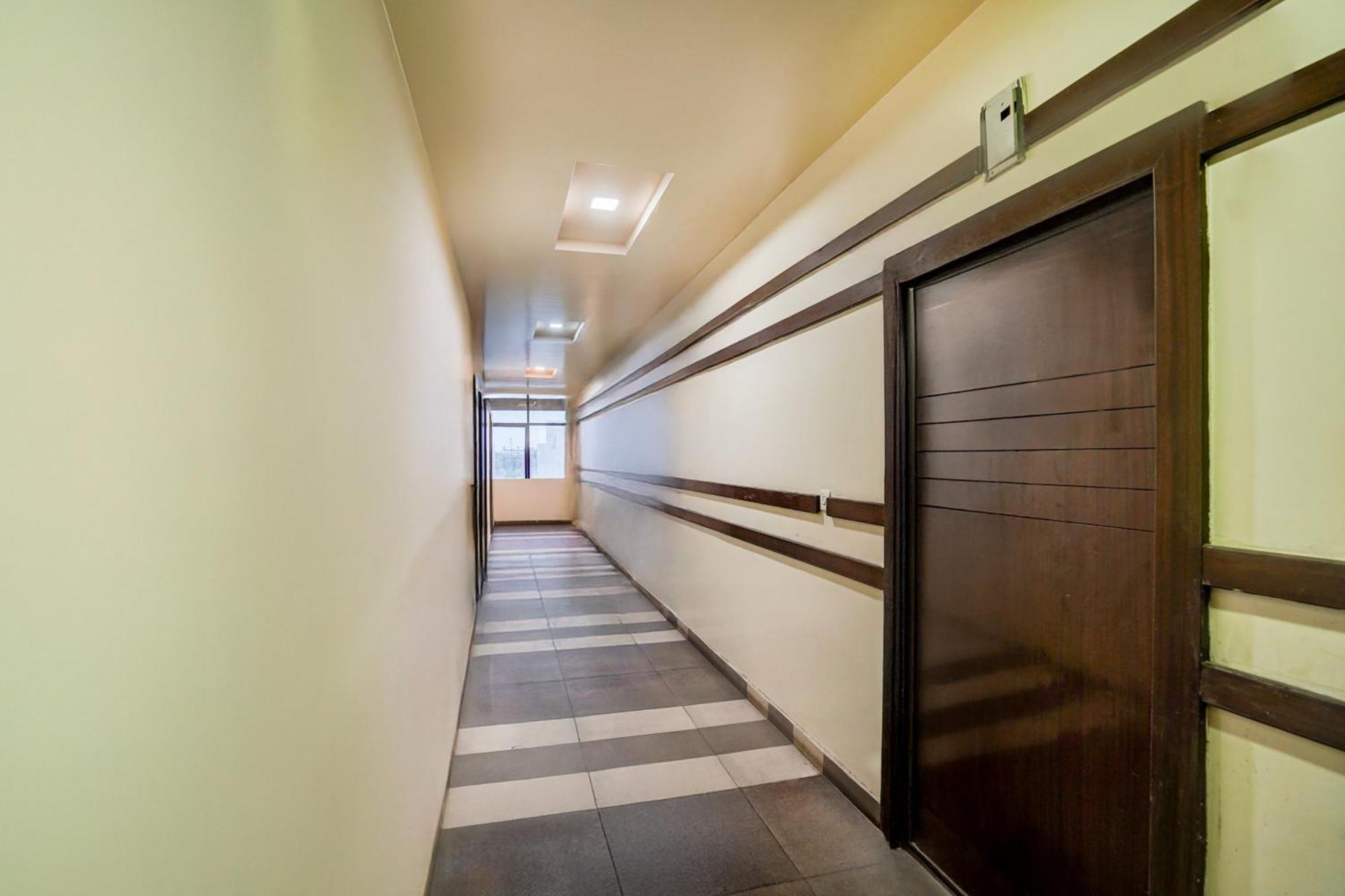 Super Townhouse Lalghati Near Airport Bhopal Ngoại thất bức ảnh