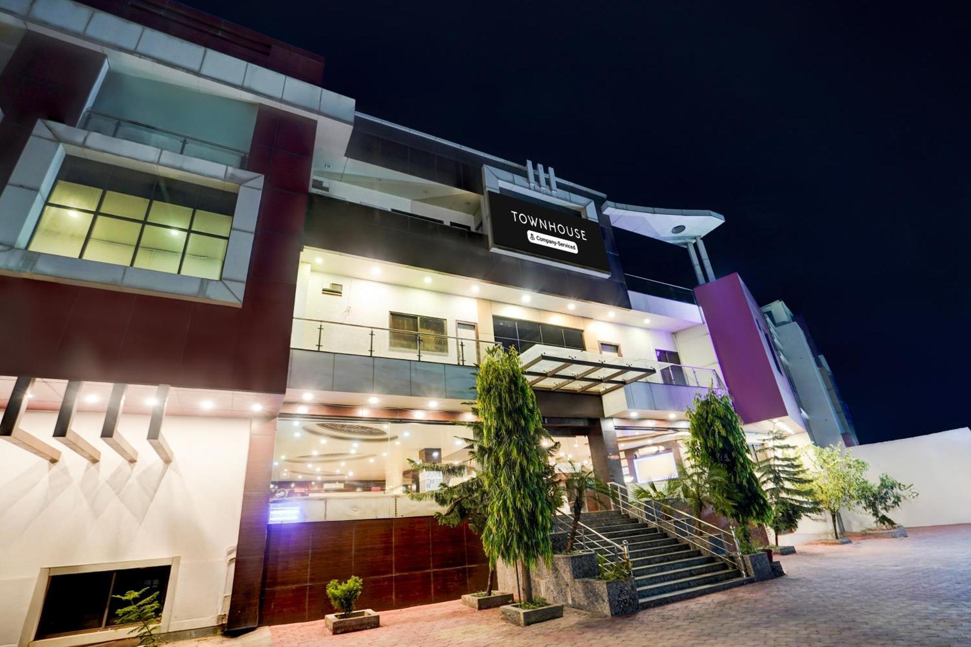 Super Townhouse Lalghati Near Airport Bhopal Ngoại thất bức ảnh